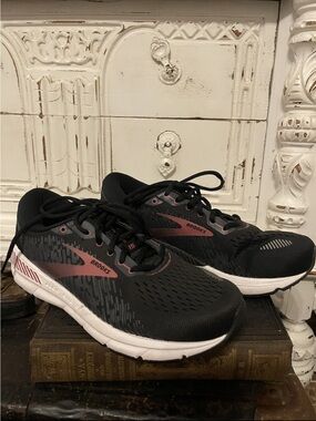 Brooks Black Running Shoes with Rose Detail